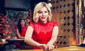 Hình ảnh đội ngũ hỗ trợ khách hàng BL555